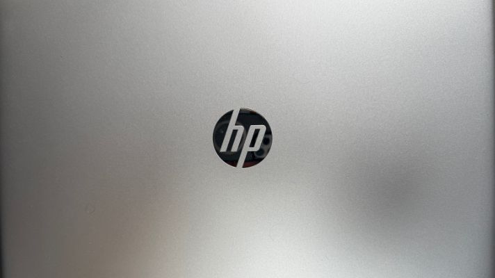 HP 450G5本体の天板とロゴマーク