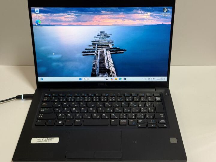 Dell Latitude 7390 のディスプレイ発色イメージ（Windows 11）