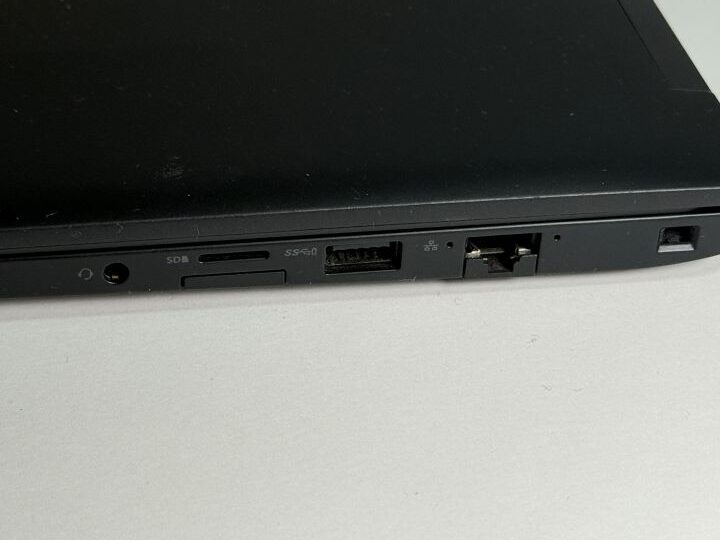 Dell Latitude 7390 左側面の端子