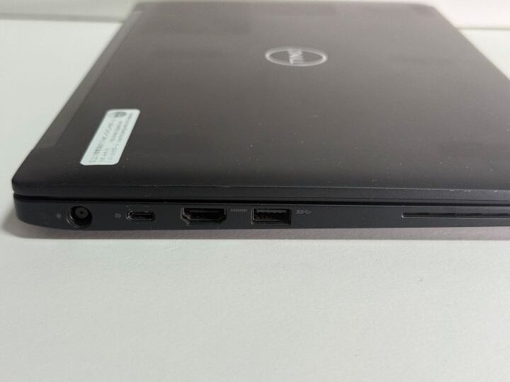 Dell Latitude 7390 右側面の端子