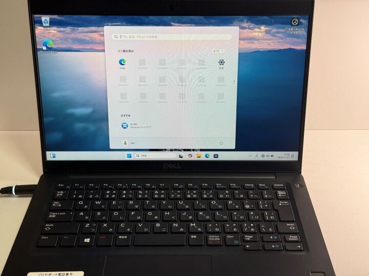 Dell Latitude 7390 の画面とキーボード（スタートメニュー表示）
 
