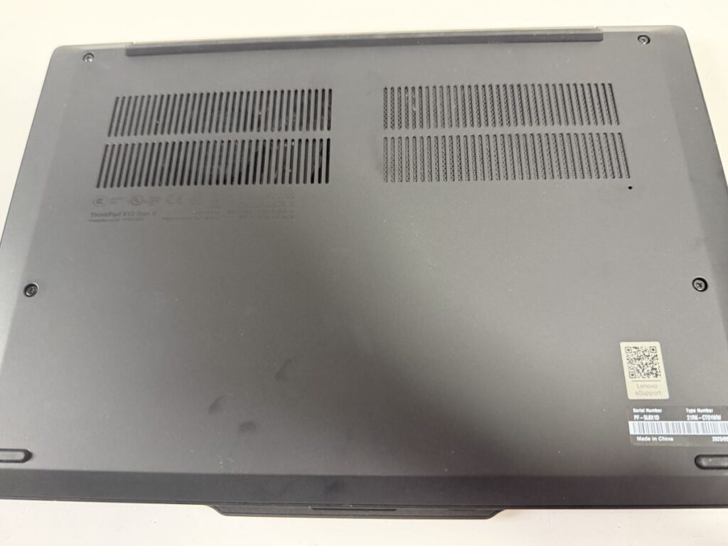 ThinkPad X13 Gen 6 底面アップ