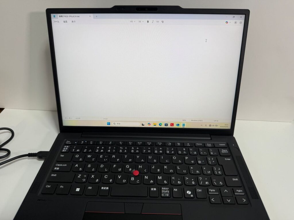 ThinkPad X13 Gen 6 ディスプレイ表示 別角度