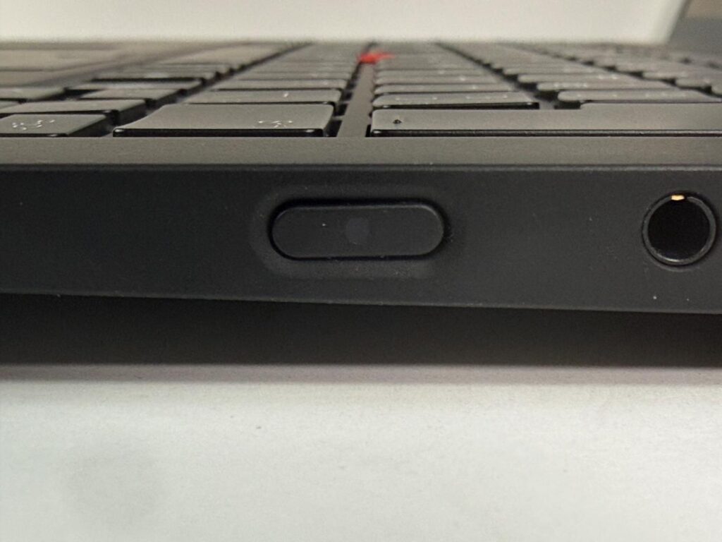 ThinkPad X1 Carbon Gen 13 電源ボタン 側面