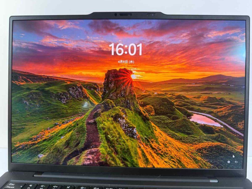 ThinkPad X1 Carbon Gen 13 Aura Edition ディスプレイ 発色 カラフル表示