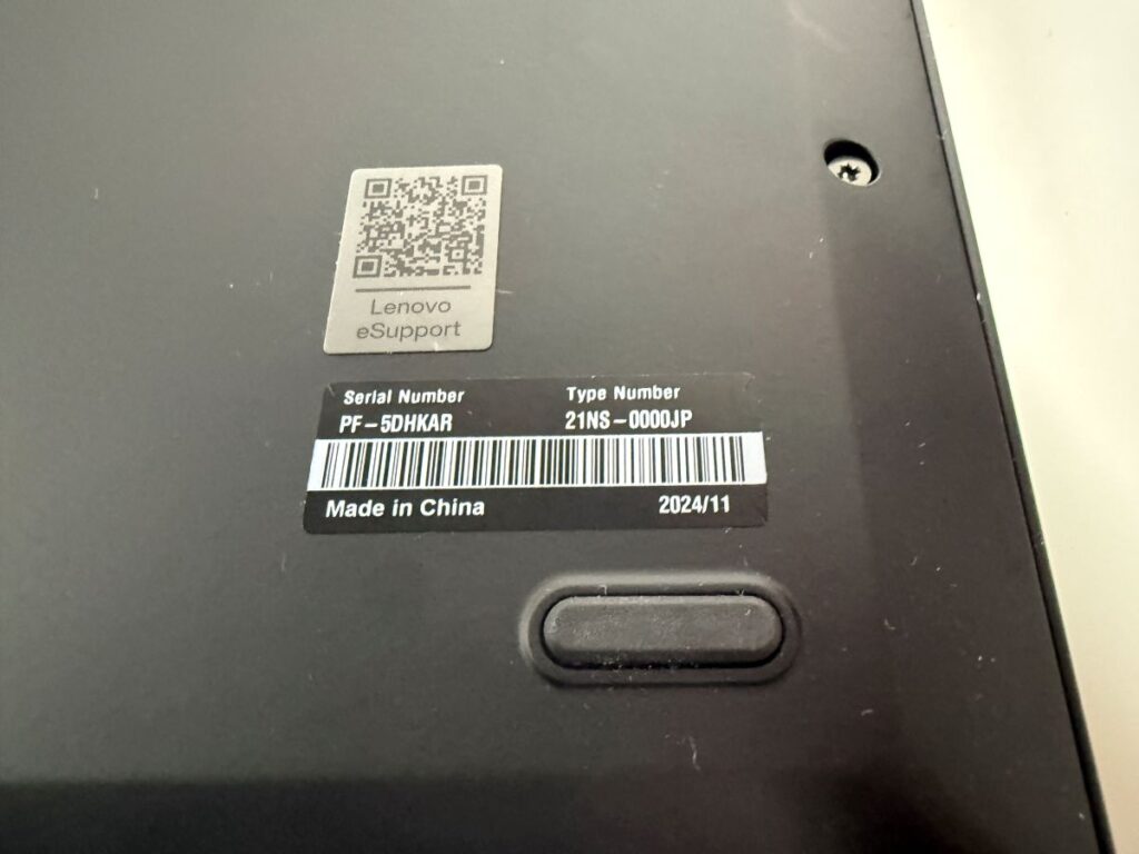 ThinkPad X1 Carbon Gen 13 Aura Edition 底面ラベル 型番21NS-0000JP