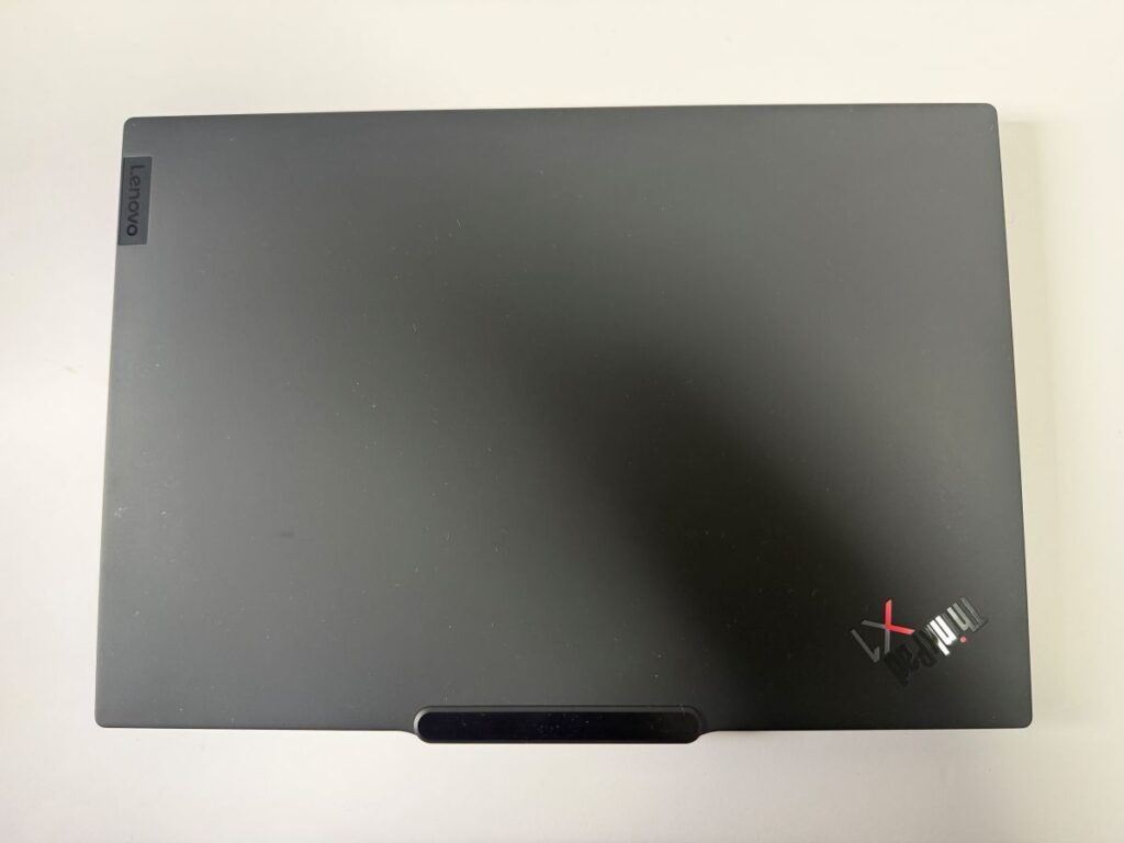 ThinkPad X1 Carbon Gen 13 Aura Editionの本体外観