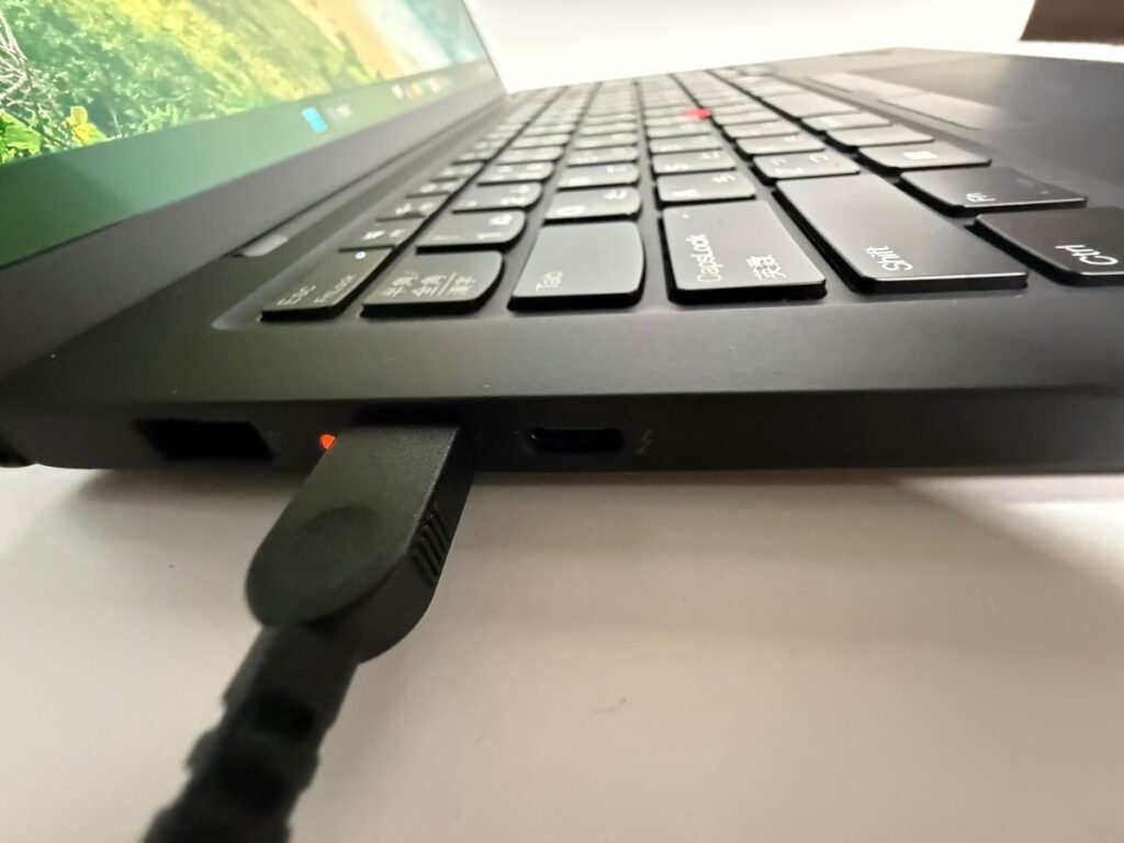 ThinkPad X1 Carbon Gen 13 USB-C充電 接続状態