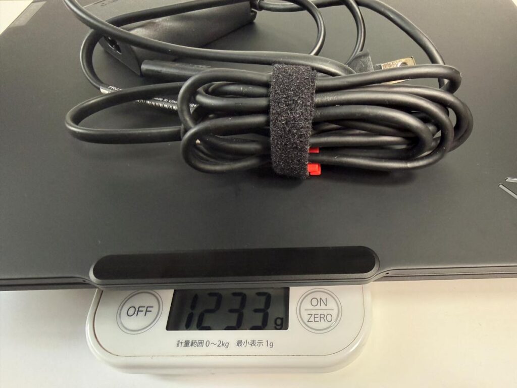 ThinkPad X1 Carbon Gen 13 合計重量 約1233g
