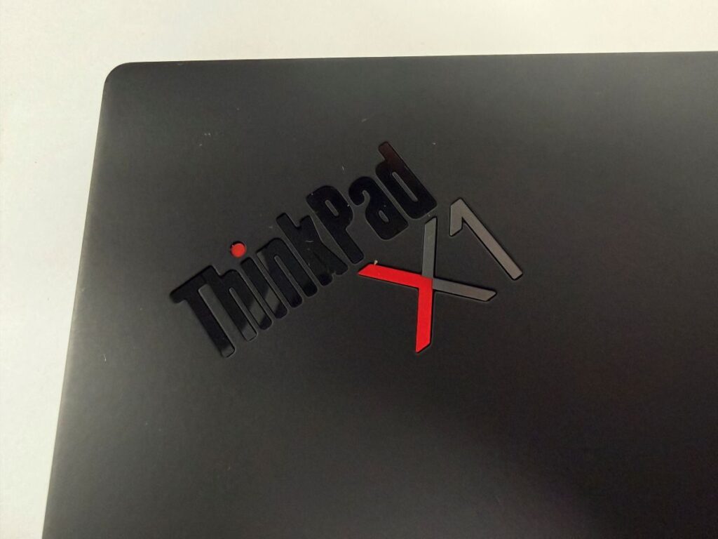 ThinkPad X1 Carbon Gen 13 Aura Edition 天板ロゴ
