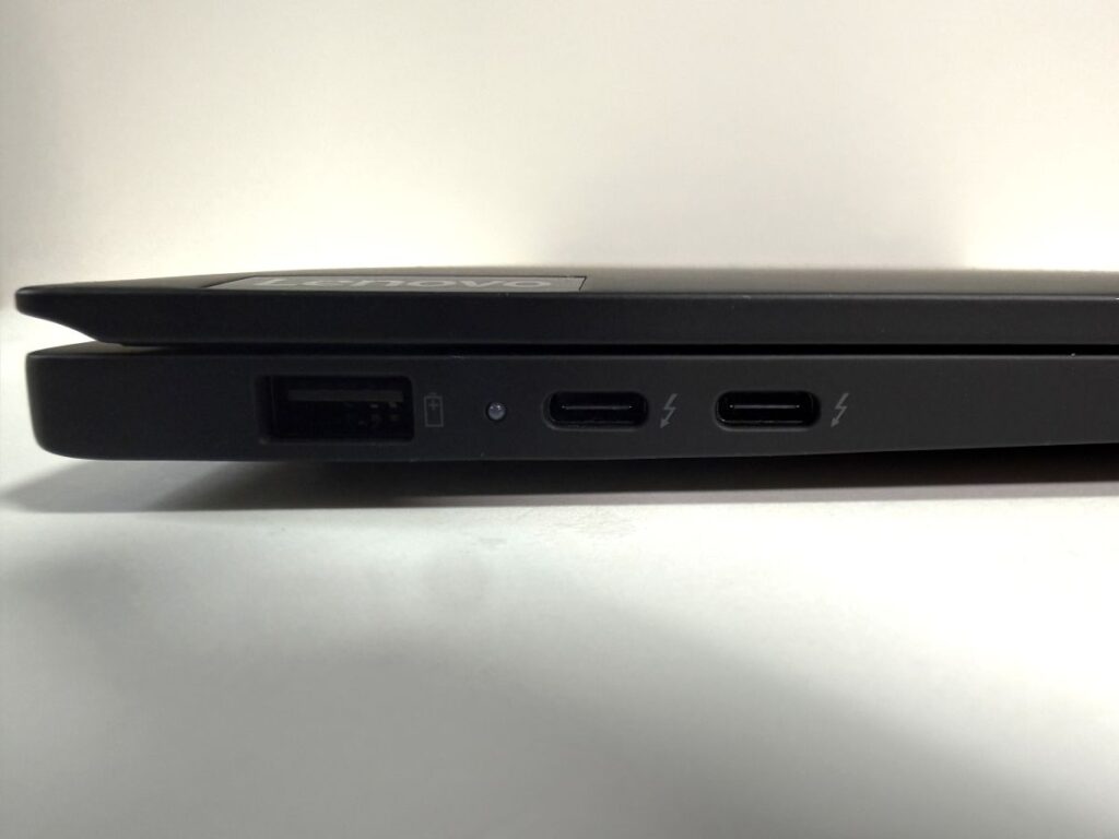ThinkPad X1 Carbon Gen 13 左側ポート Thunderbolt 4