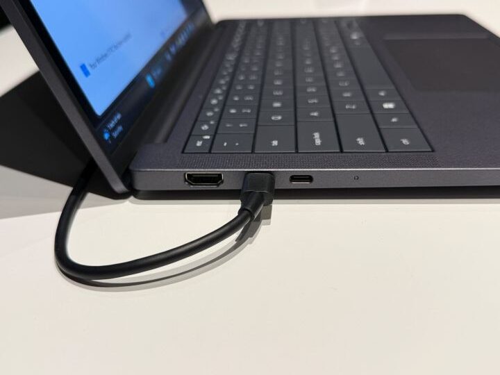 Dell Pro 14 Premiumの側面端子