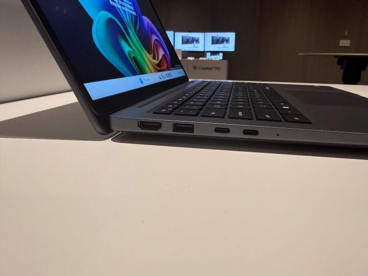 Dell Pro 3シリーズ14の左側面端子