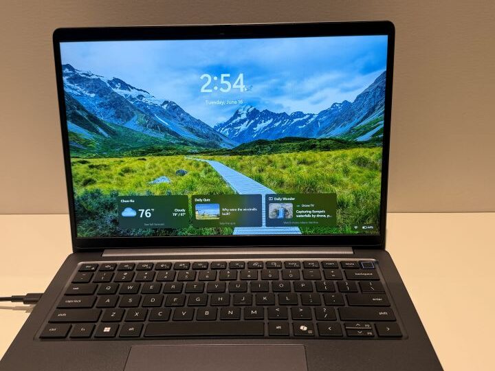 Dell Pro 5シリーズ14の画面とキーボード