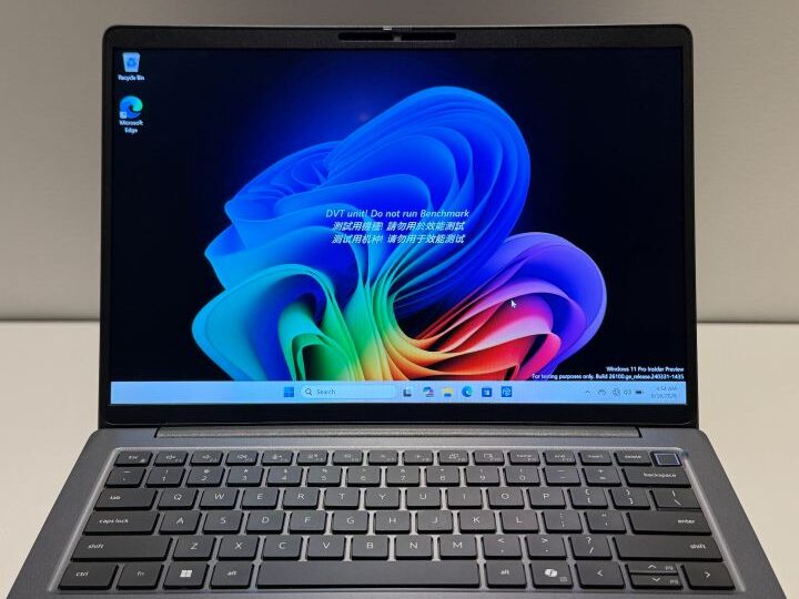 Dell Pro 5シリーズ16の画面とキーボード