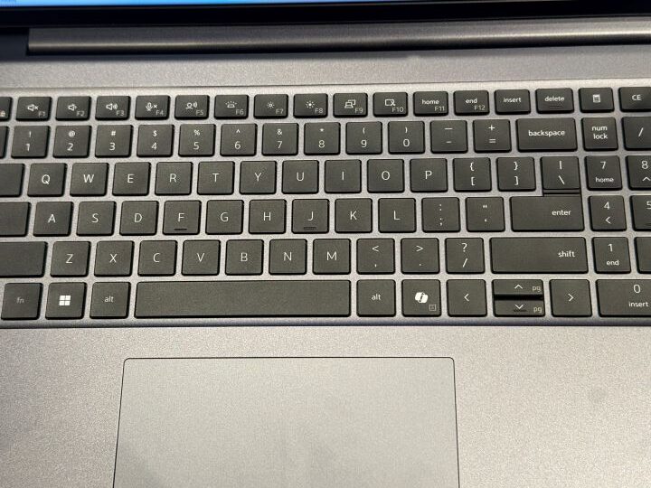 Dell Pro 5シリーズ16のテンキー付きキーボード