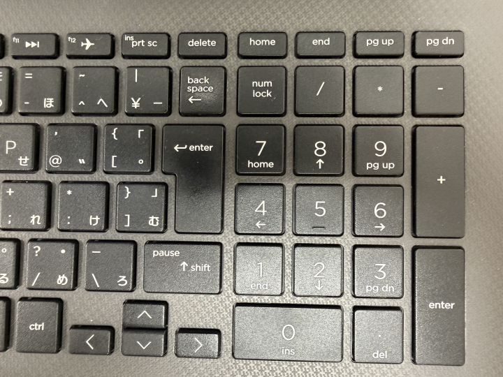 HP 250 G7のテンキー部分を拡大して数字キーやNum Lockを確認した写真