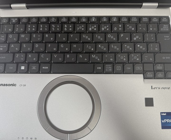 キーボードカバー装着前のレッツノートSRのキーボード