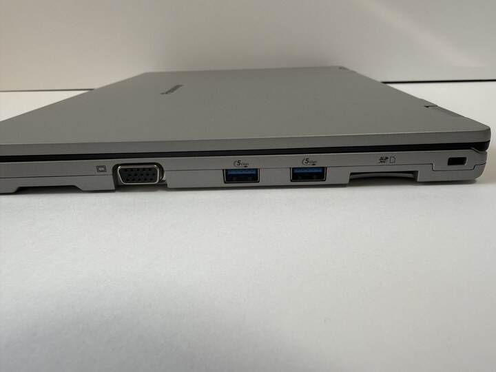 レッツノートSR右側面のVGA、USB-A、SDカードスロット