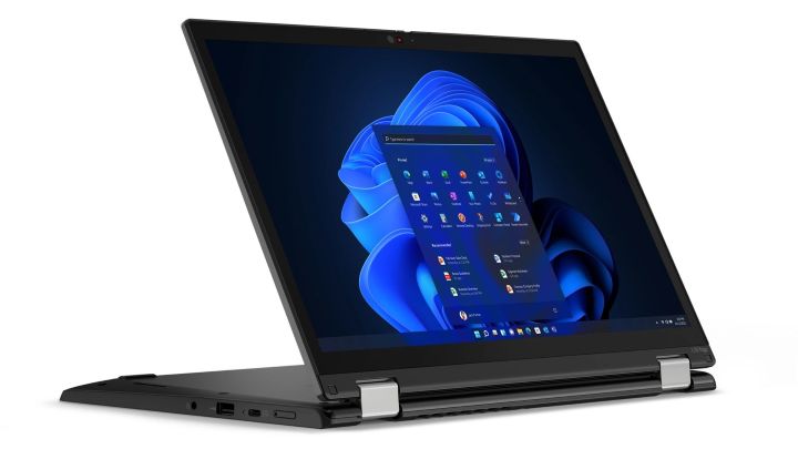 ThinkPad L13 Yoga Gen 3をノートPCの形で開いた状態