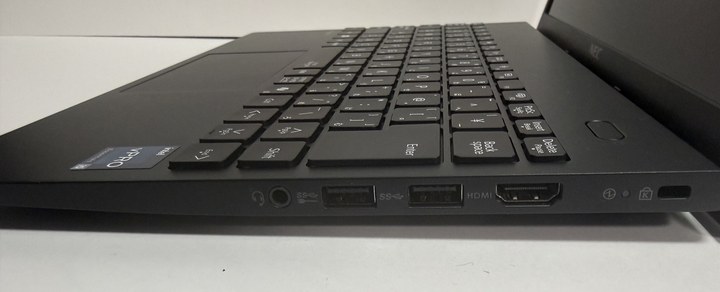 VersaPro タイプVNの右側面全体